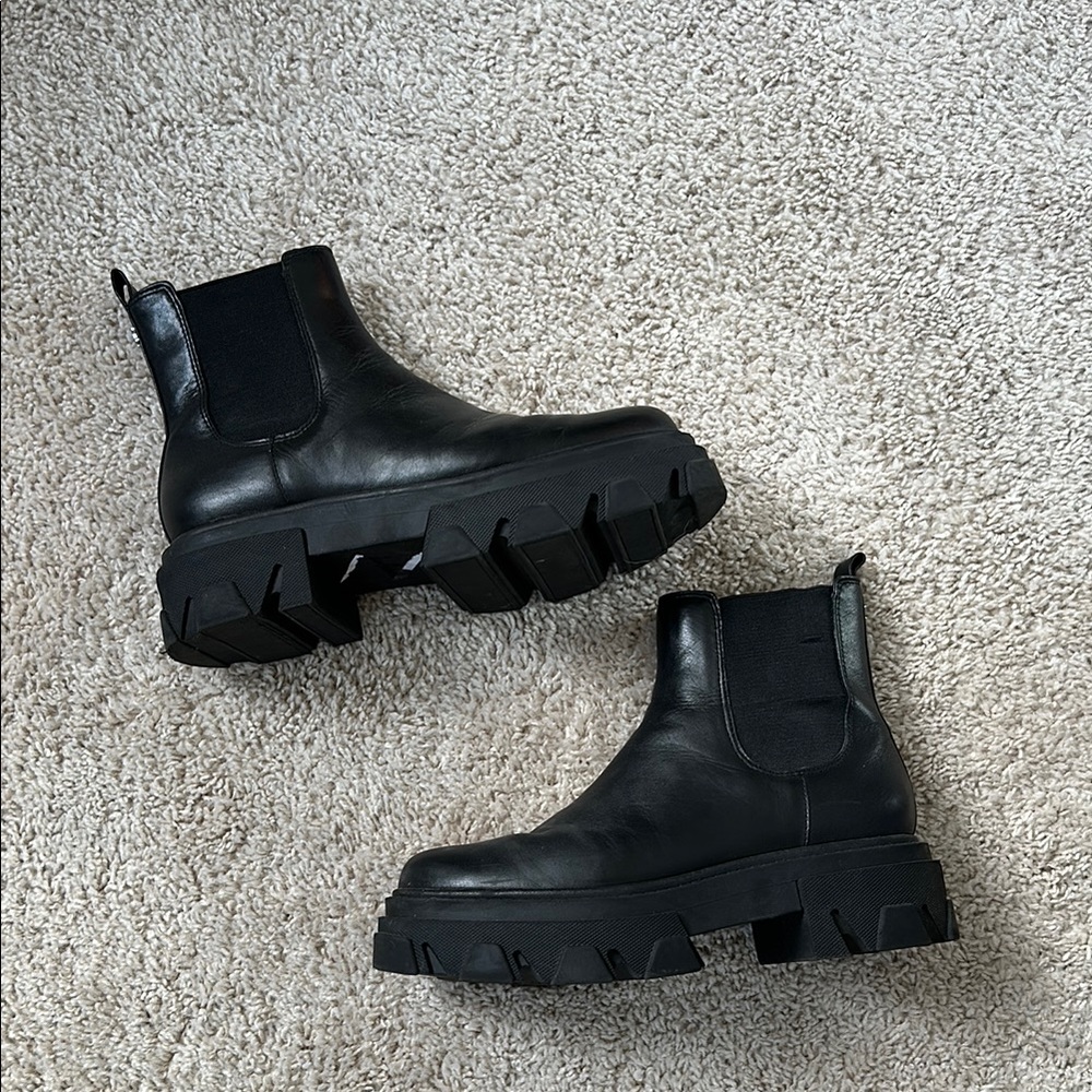 Black Chunky Chelsea Boots